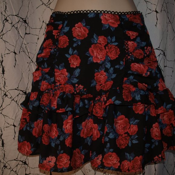 NEW 2 PIECE BLOUSE W/SKIRT Black W/Red/Blue SIZE S FLOWERS BY LOVE BY DESIGN - Picture 3 of 5